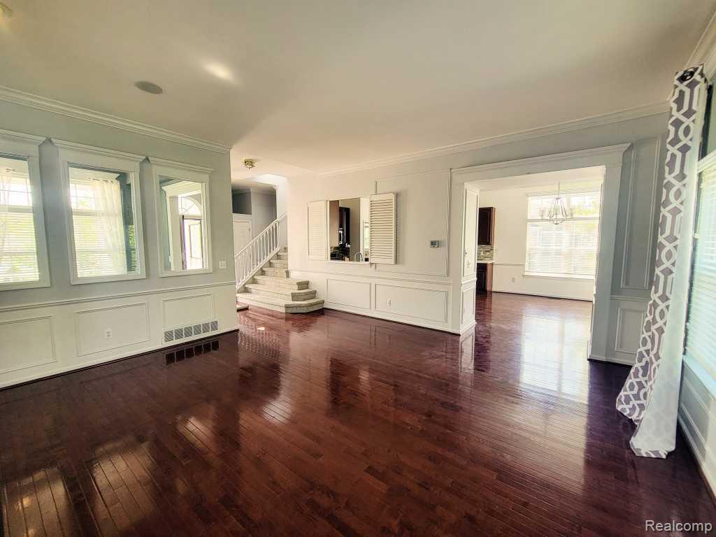 124 Champlain Boulevard, Howell, MI 48843 — Photo 8