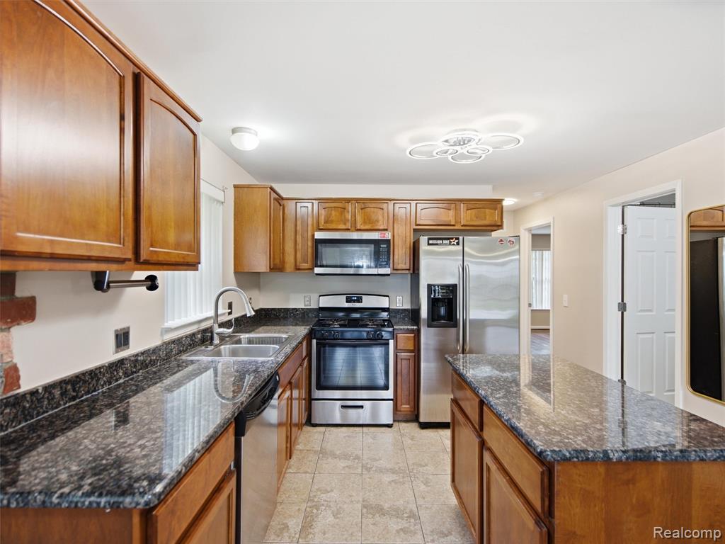 45650 Kennedy Avenue, Shelby Twp, MI 48315 — Photo 19