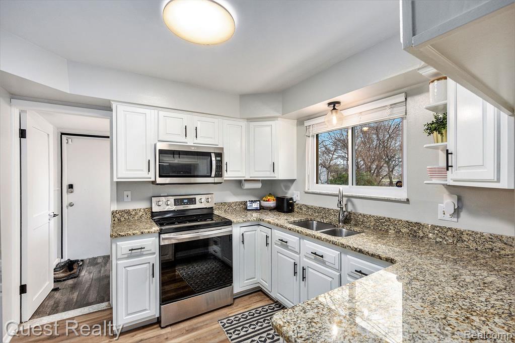 8878 RIVERLAND Drive, Sterling Heights, MI 48314 — Photo 10