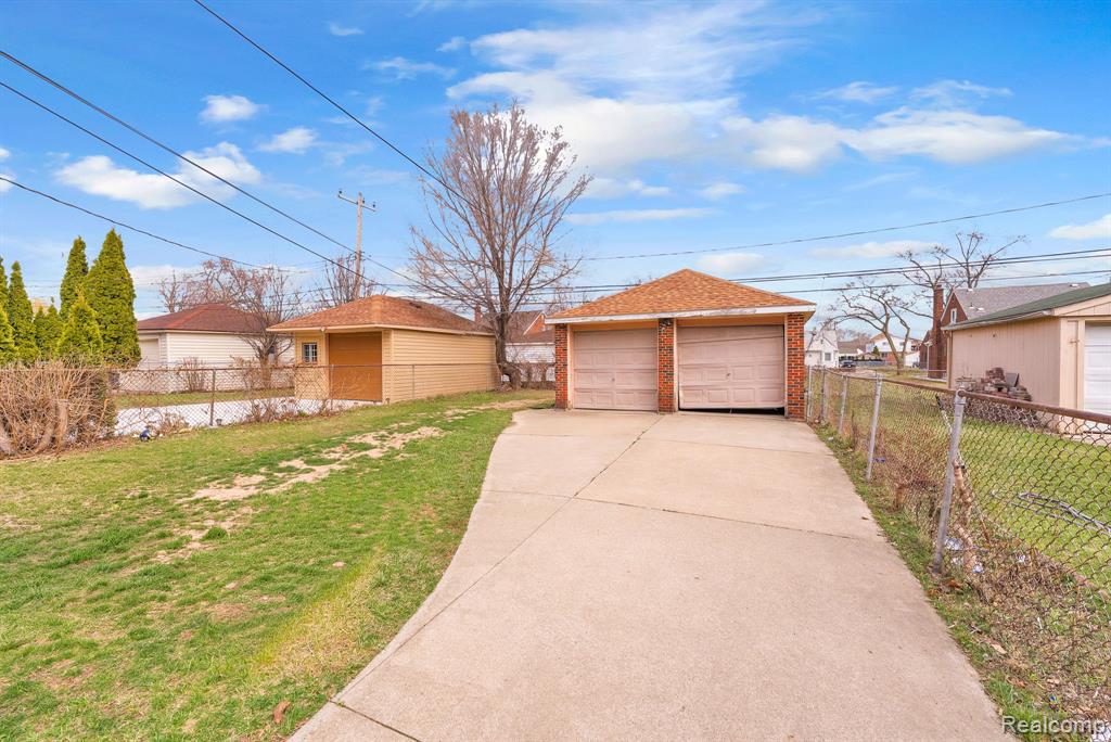 6120 MIDDLESEX Street, Dearborn, MI 48126 — Photo 34
