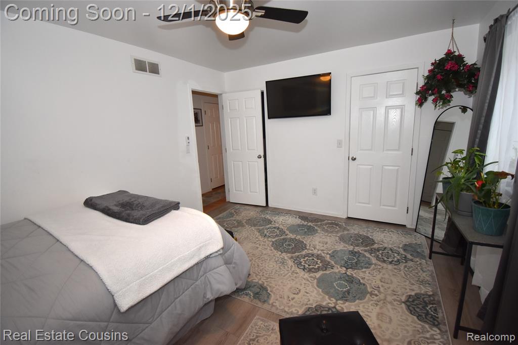 9562 Woodside Circle, Grand Blanc, MI 48439 — Photo 12