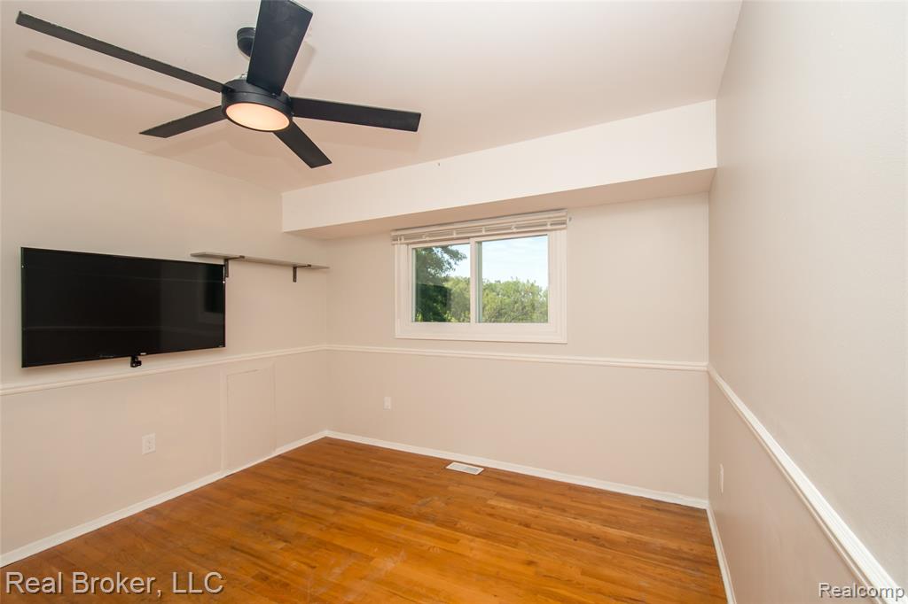 5103 Ridgetop Drive, Waterford, MI 48327 — Photo 14