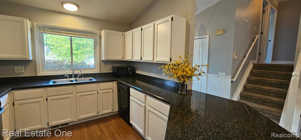 961 Abbey Lane, Milford, MI 48381 — Photo 4