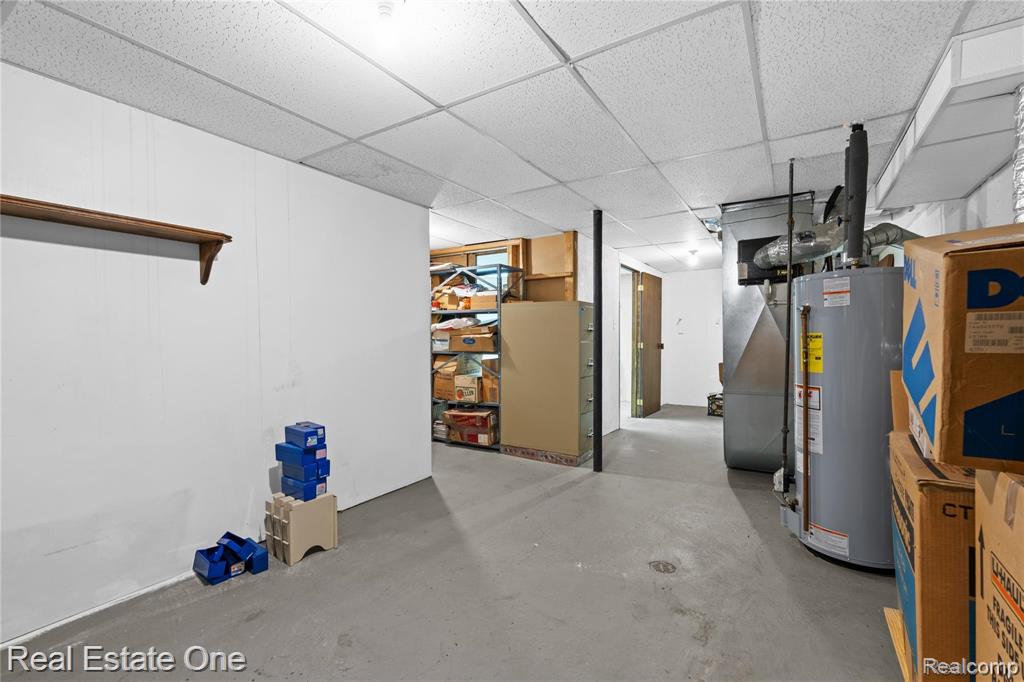 2 Brookwood Lane, Dearborn, MI 48120 — Photo 21