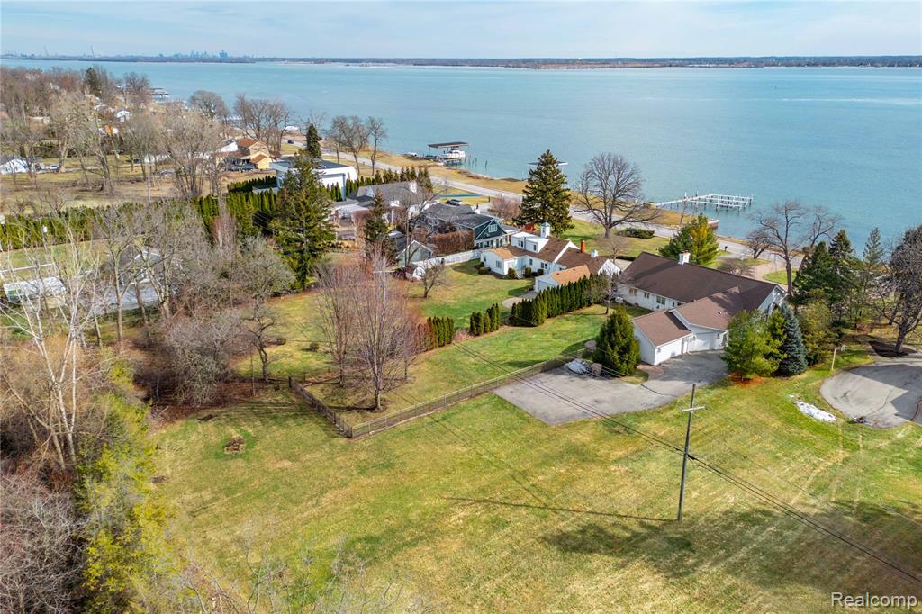 21774 East River Road, Grosse Ile, MI 48138 — Photo 8