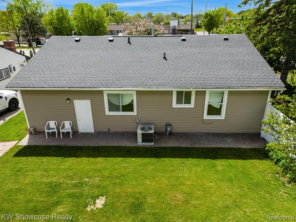 7969 Richardson Road, West Bloomfield, MI 48323 — Photo 14