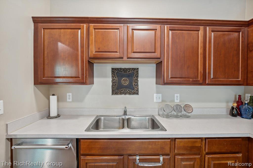 39640 ROCKCREST Lane, Northville, MI 48168 — Photo 12