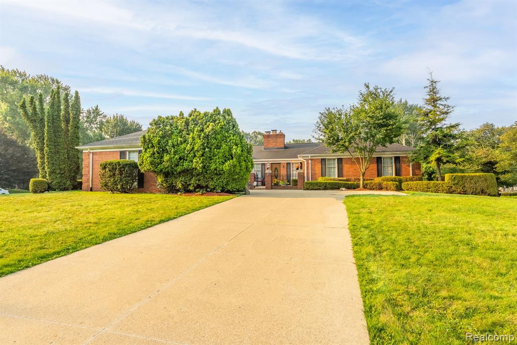 1853 W Bend Drive, Bloomfield, MI 48302 — Photo 4