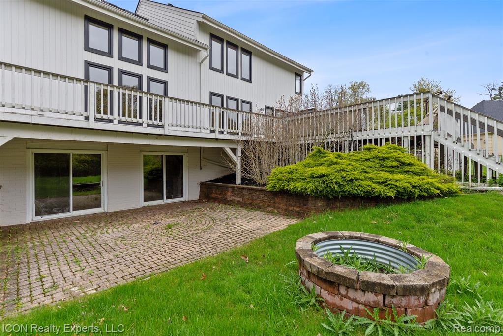 5215 DEER RUN Circle, Orchard Lake Village, MI 48323 — Photo 61