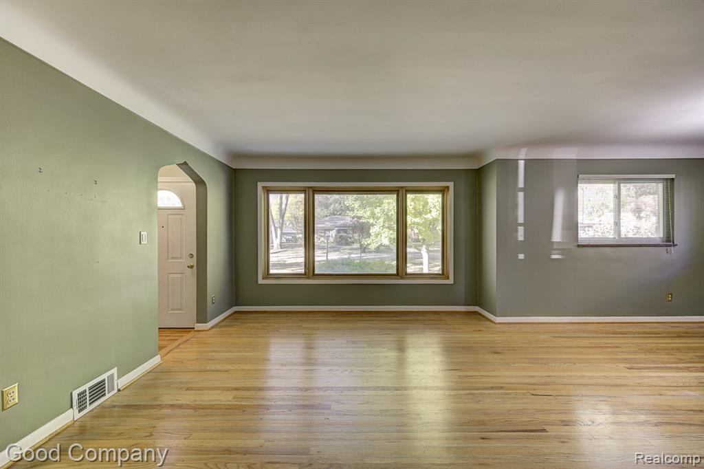 31160 E Rutland Street, Beverly Hills, MI 48025 — Photo 7