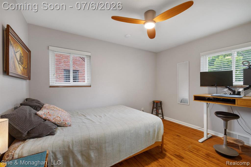 977 ROSLYN Road, Grosse Pointe Woods, MI 48236 — Photo 19