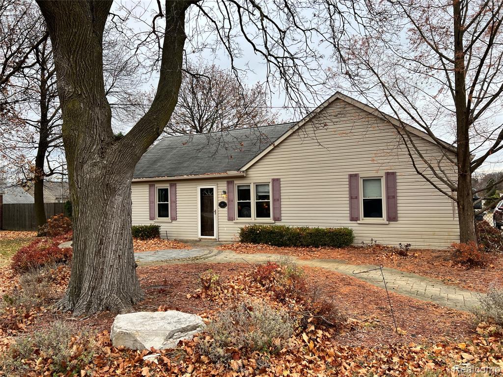 496 E Avon Road, Rochester Hills, MI 48307 — Photo 2