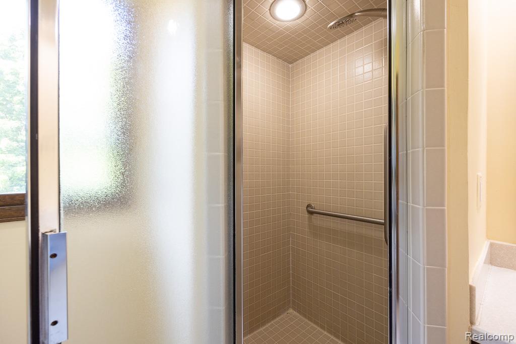 6275 Fairbrook Court, West Bloomfield, MI — Photo 45