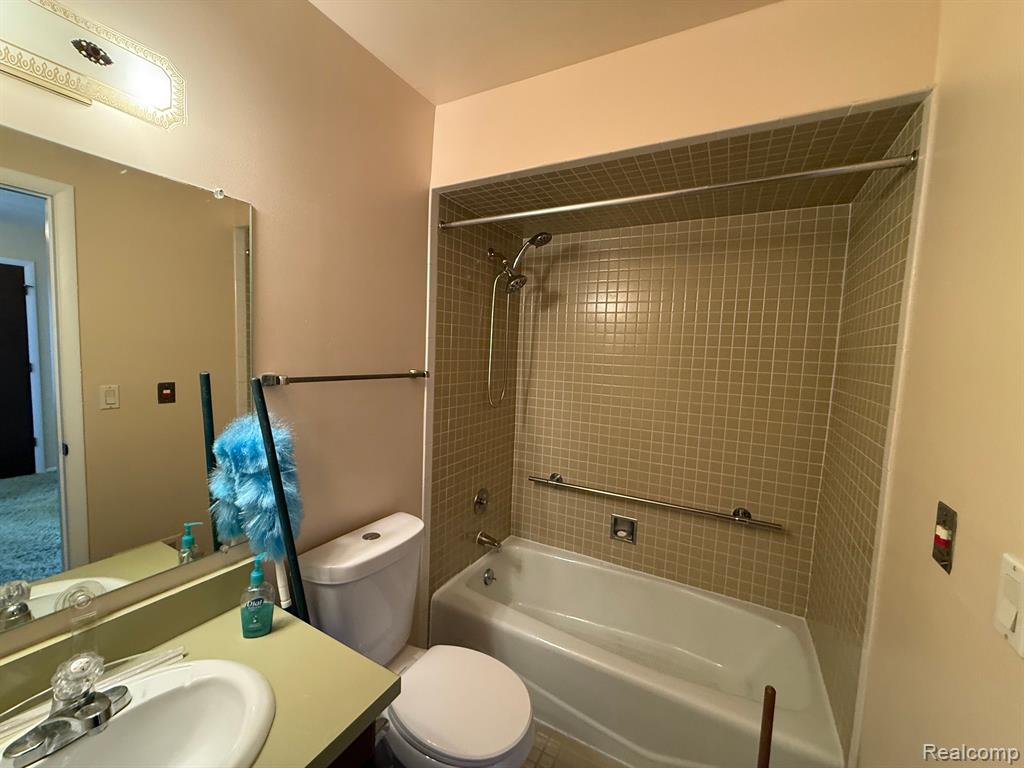 11 KIMBERLY Lane, 54, Dearborn, MI 48120 — Photo 39