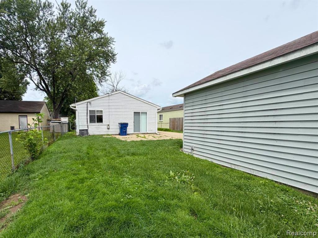 8468 Beatrice, Westland, MI — Photo 30