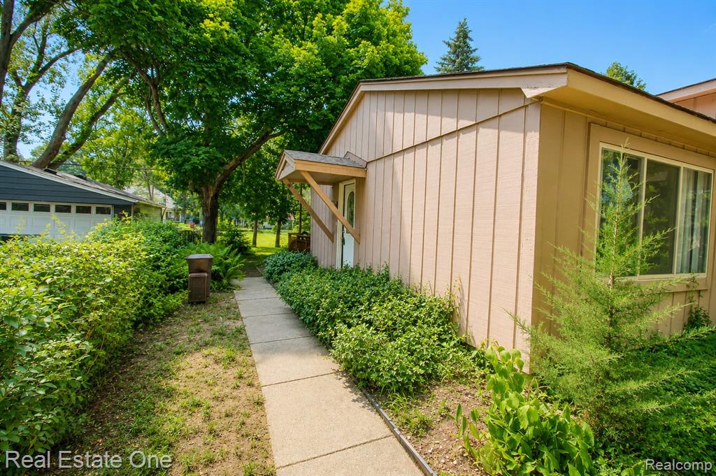 4510 Bethune Court, West Bloomfield, MI 48323 — Photo 3