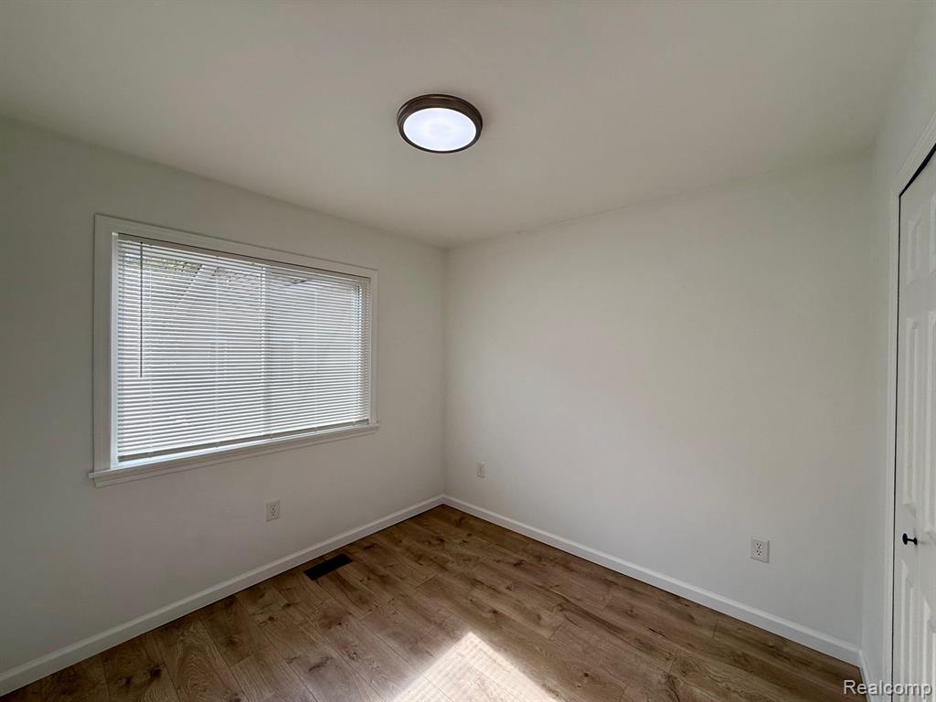 45949 Bontekos Avenue, Belleville, MI 48111 — Photo 24