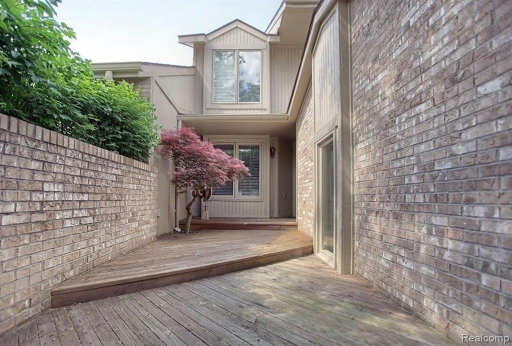 4070 Foxpointe Drive, West Bloomfield, MI 48323 — Photo 3