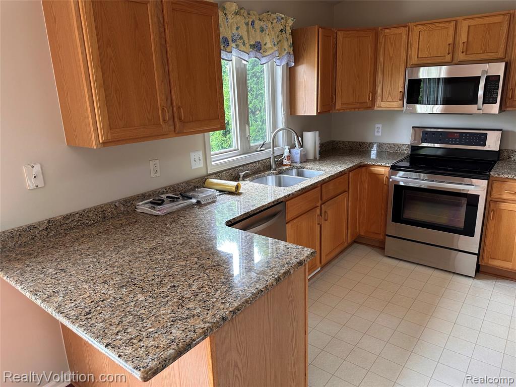 1812 Stoldt Avenue, Imlay City, MI 48444 — Photo 3