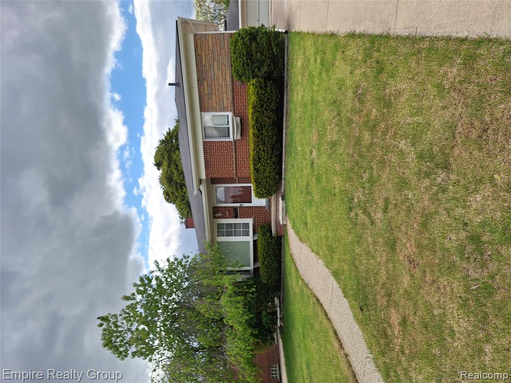 8547 Kinloch Street, Dearborn Heights, MI 48127 — Photo 2