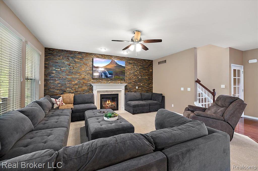 5633 GOLF POINTE Drive, Clarkston, MI 48348 — Photo 36