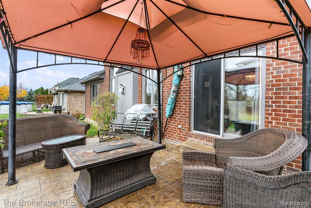49730 WILLOWOOD Drive, Macomb, MI 48044 — Photo 39