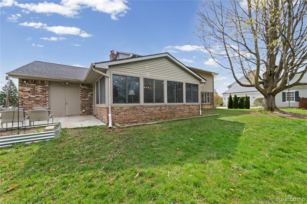 9332 Oakmont Drive, Grand Blanc, MI 48439 — Photo 13