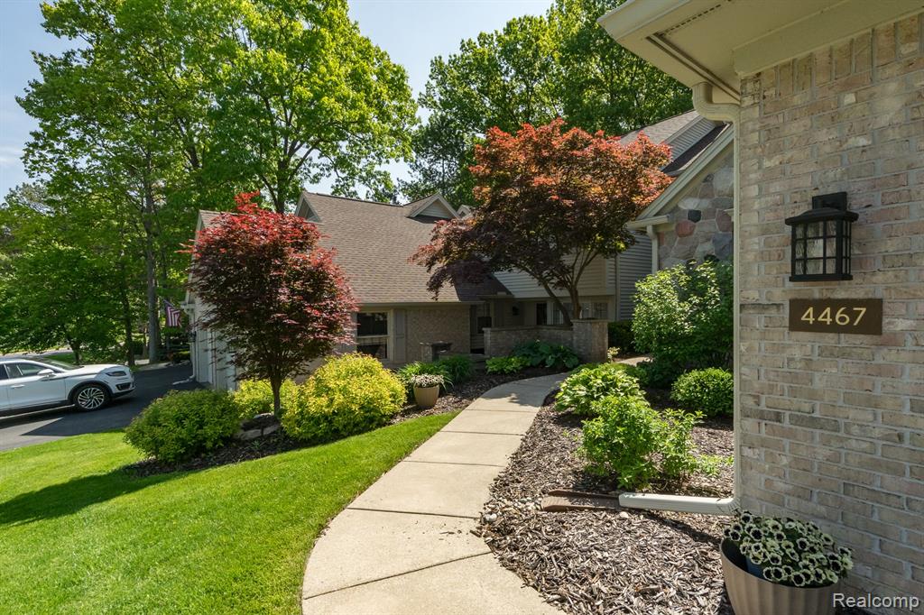 4467 GOLF VIEW Drive, Brighton, MI 48116 — Photo 9
