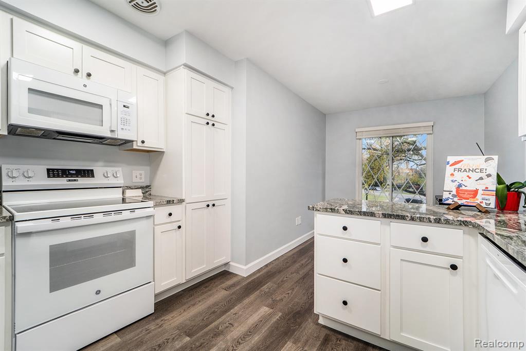 42160 Woodward Avenue, Bloomfield Hills, MI 48304 — Photo 16
