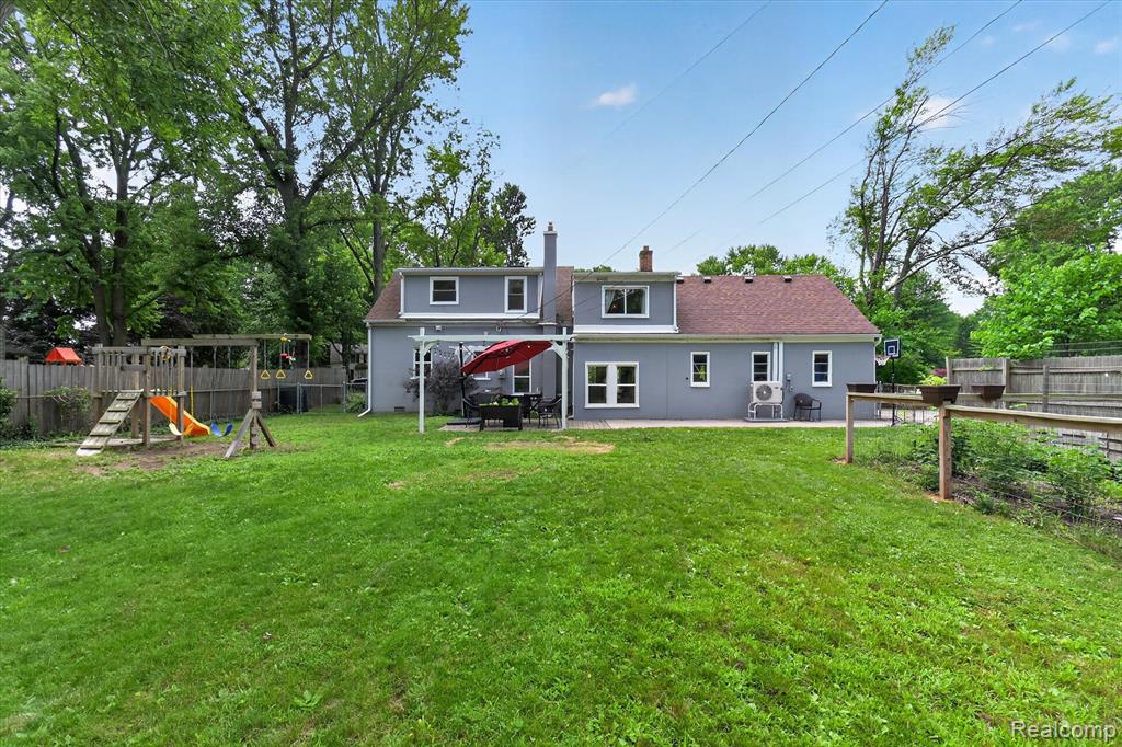 21154 Flanders Street, Farmington, MI 48335 — Photo 42