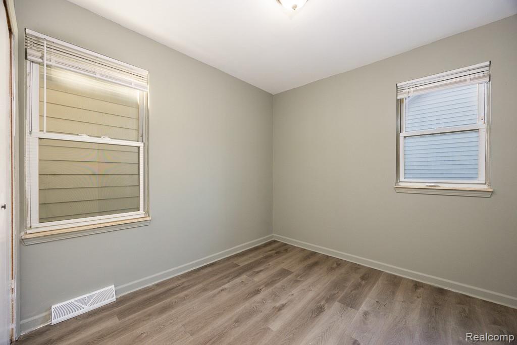 128 W Muir Avenue, Hazel Park, MI 48030 — Photo 20