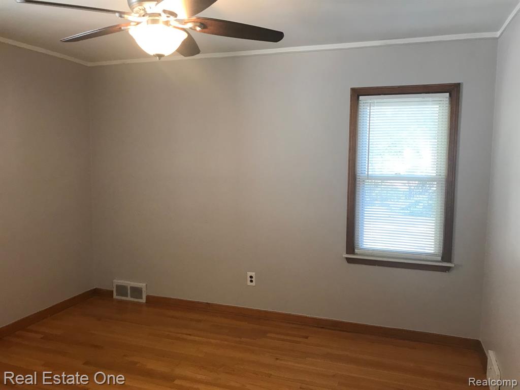 706 SYMES Avenue, Royal Oak, MI 48067 — Photo 10