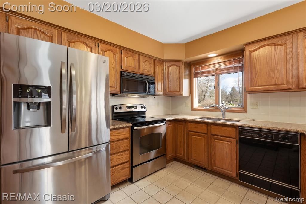 45105 Dunbarton Drive, Novi, MI — Photo 12