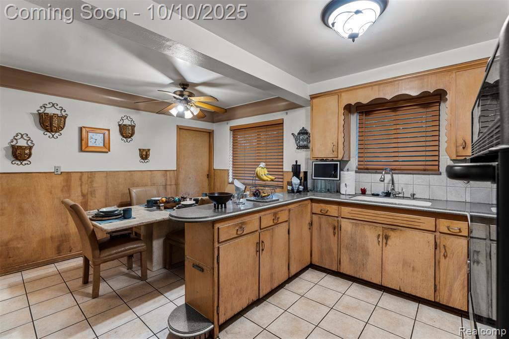 19945 Woodside Street, Harper Woods, MI 48225 — Photo 14