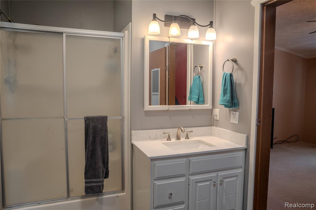 13480 Denver Drive, Hartland, MI 48353 — Photo 17