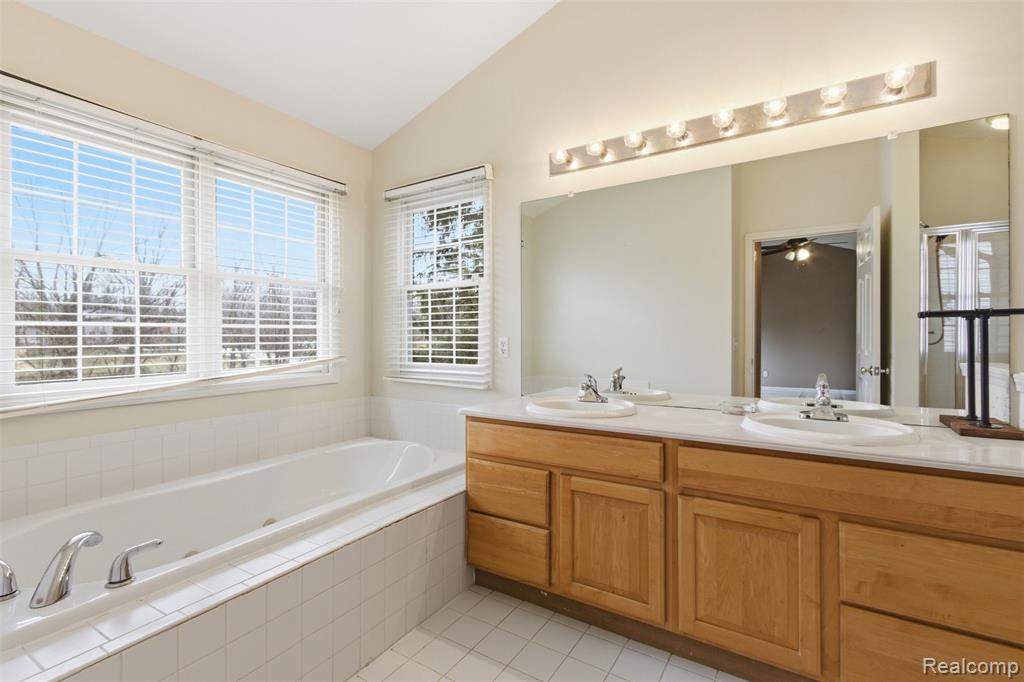 5139 Birkdale Drive, Commerce Twp, MI 48382 — Photo 33