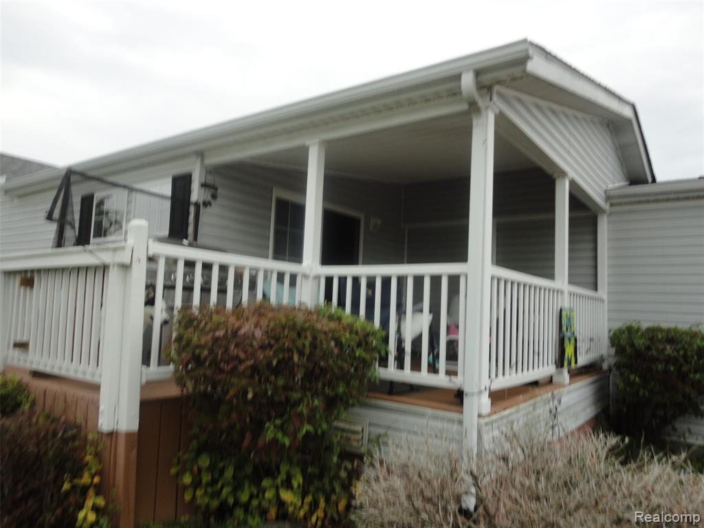 983 Tanners Landing, Monroe, MI 48161 — Photo 2