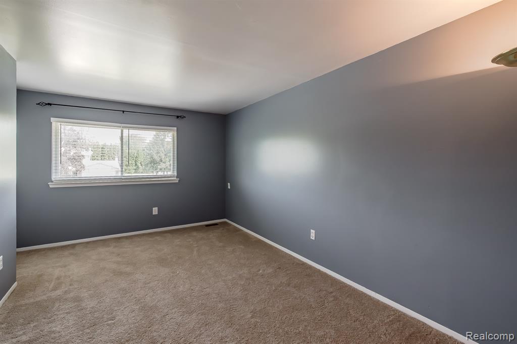 4851 Shoreline Boulevard, Waterford, MI 48329 — Photo 21