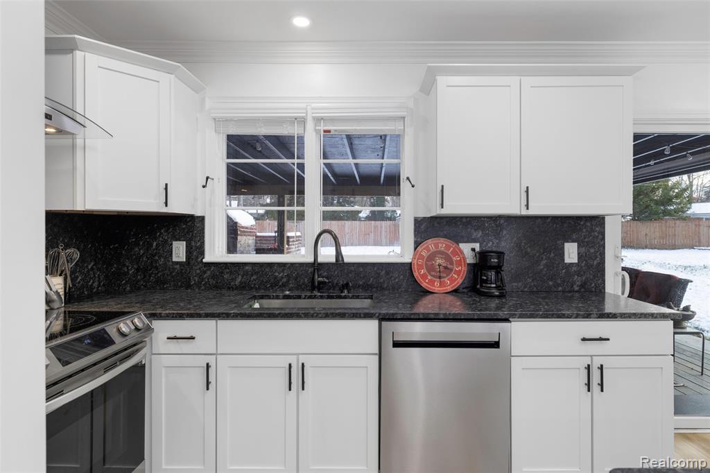 6018 Brynthrop Drive, Shelby Twp, MI 48316 — Photo 8