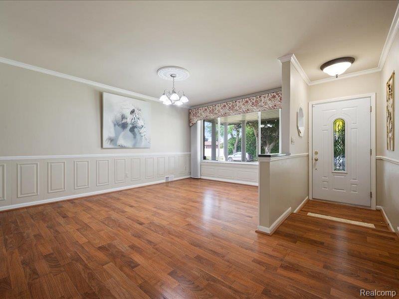 8382 Fairfax Drive, Sterling Heights, MI 48312 — Photo 5