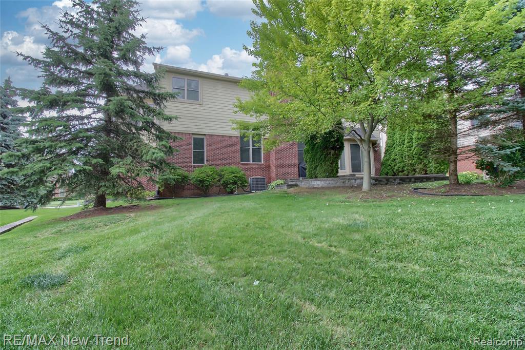 41672 Clemens Circle, Novi, MI 48377 — Photo 46