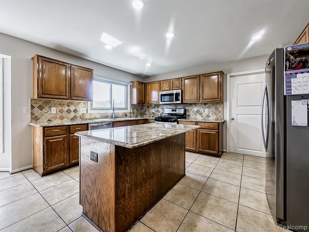43261 CHARDONNAY Drive, Sterling Heights, MI 48314 — Photo 15