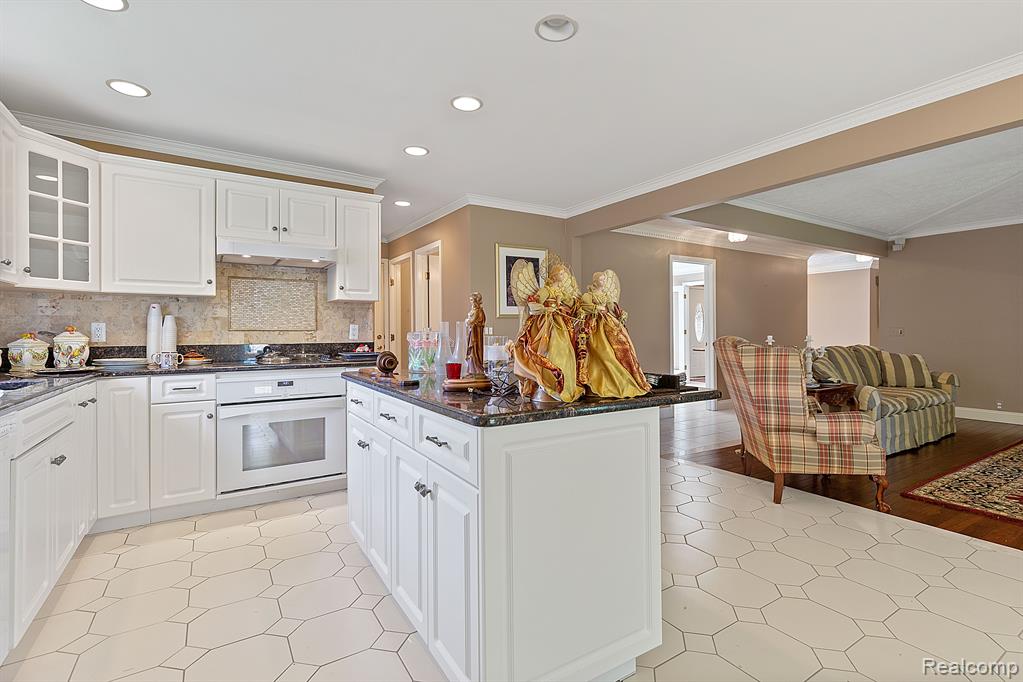 40608 MELODY Court, Clinton Twp, MI 48038 — Photo 11