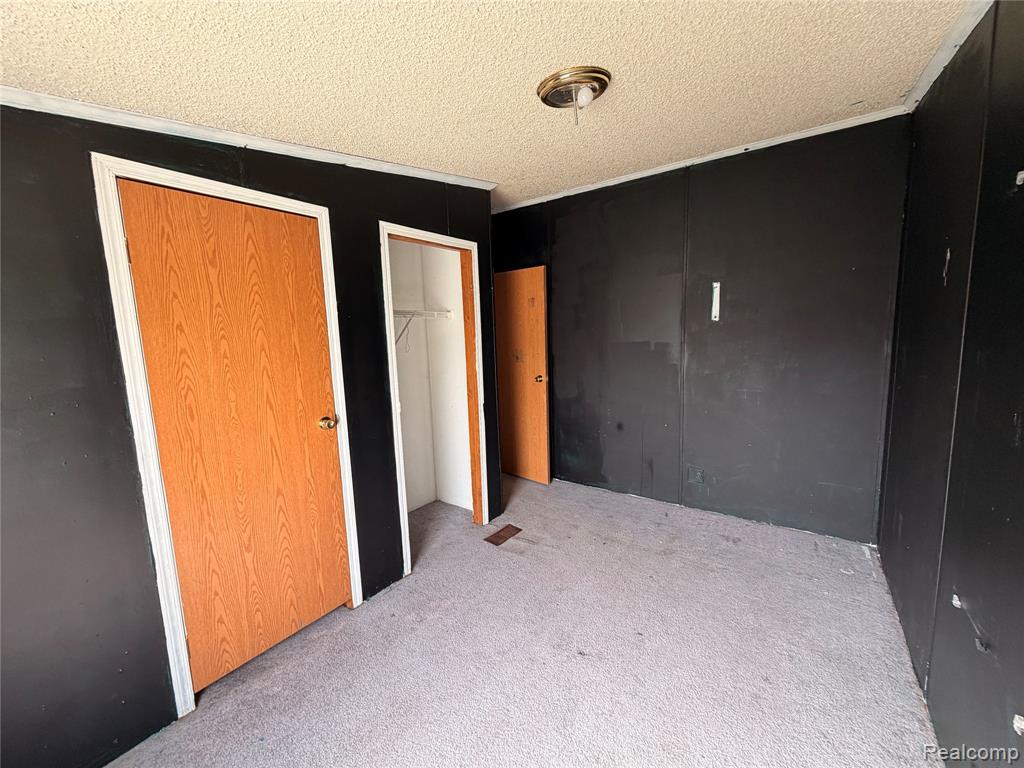 7065 El paso Boulevard, Romulus, MI 48174 — Photo 8