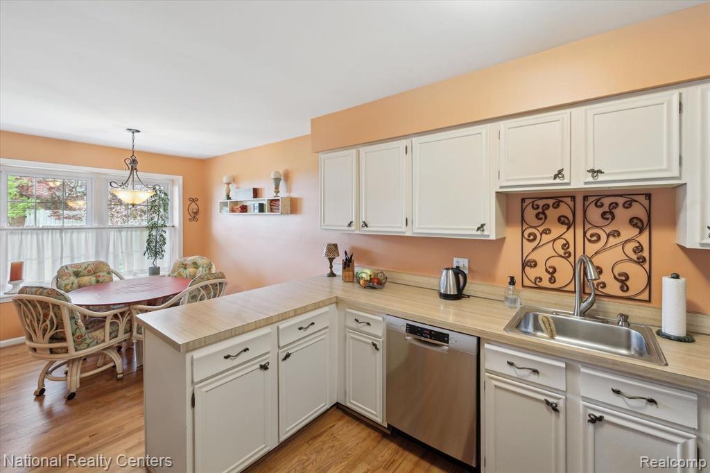 21336 E GLEN HAVEN Circle, Northville, MI 48167 — Photo 9