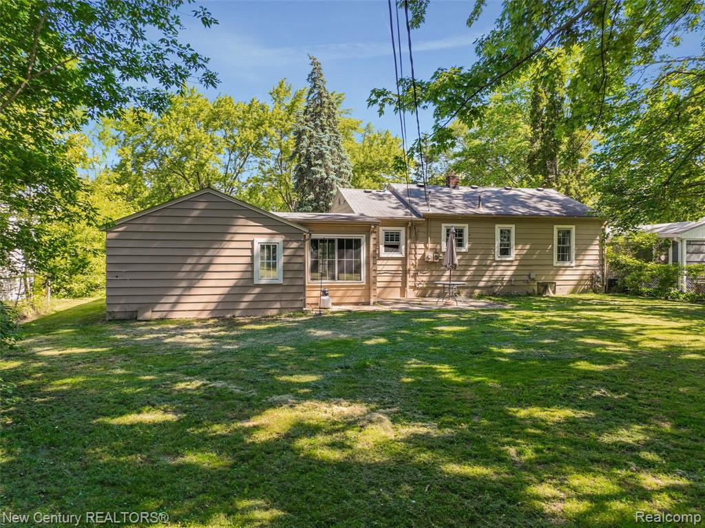 5933 Dwight Avenue, Waterford, MI 48327 — Photo 28