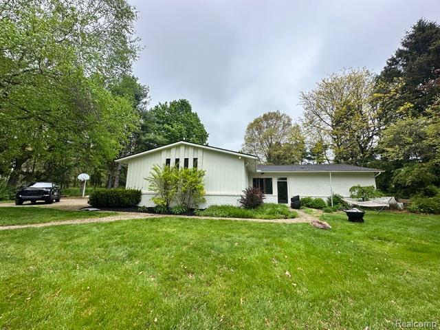 11221 Meadowood Drive, Brighton, MI 48114 — front exterior