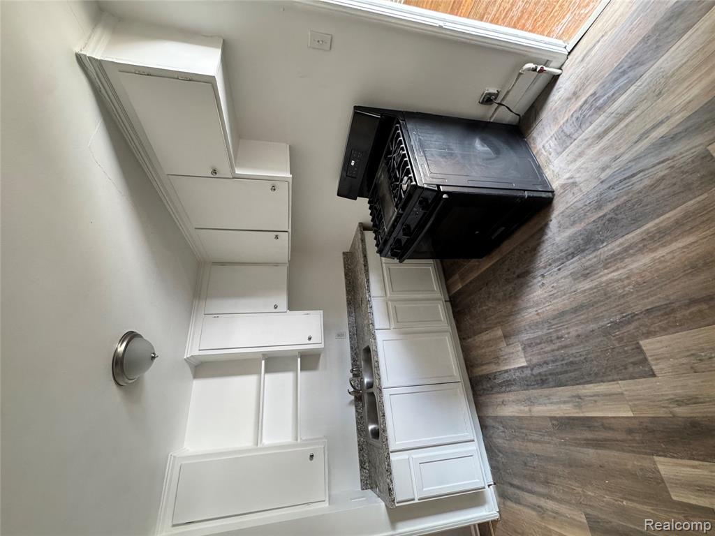 12010 Lakepointe Street, Detroit, MI, 48224