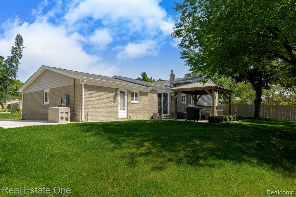 9545 Crown Ridge Drive, White Lake, MI — Photo 7