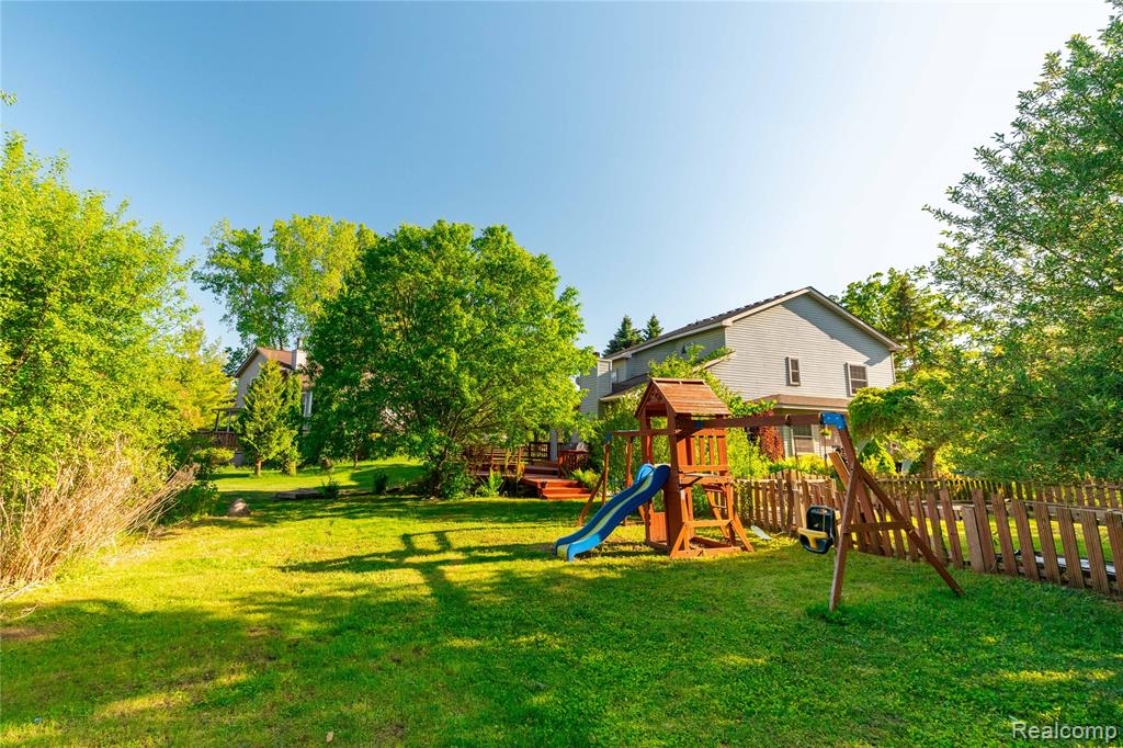 751 Lochaven Road, Waterford, MI 48327 — Photo 35